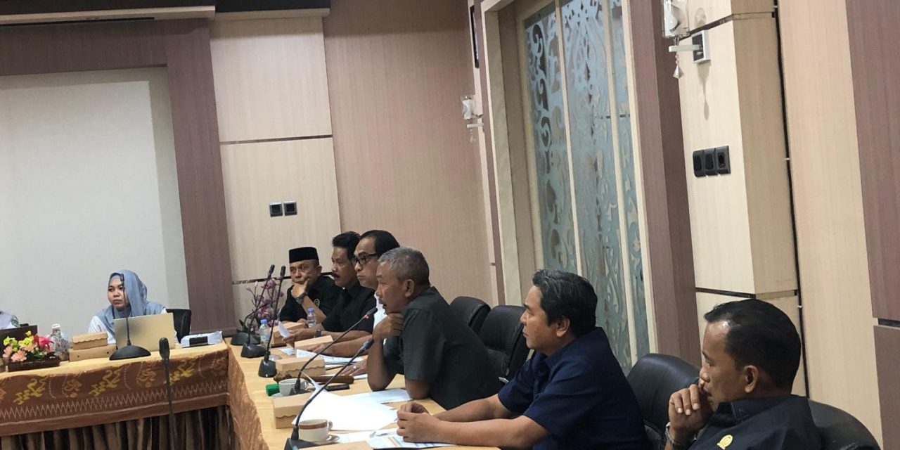 DKPP Gelar Rapat Kerja Bersama Komisi II DPRD Tanbu Bahas Progam Kerja DKPP Tanbu 2025