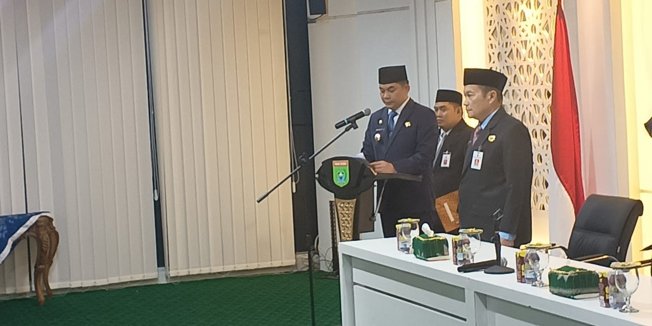 Bupati Tanbu Resmi Kukuhkan Yulian Herawati Sebagai PLH Sekda Tanbu