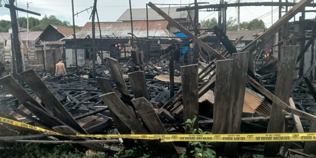 Kebakaran Hebat Hanguskan 4 Bangunan dan Menyebabkan 9 KK Kehilangan Tempat Tinggal