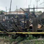 Kebakaran Hebat Hanguskan 4 Bangunan dan Menyebabkan 9 KK Kehilangan Tempat Tinggal