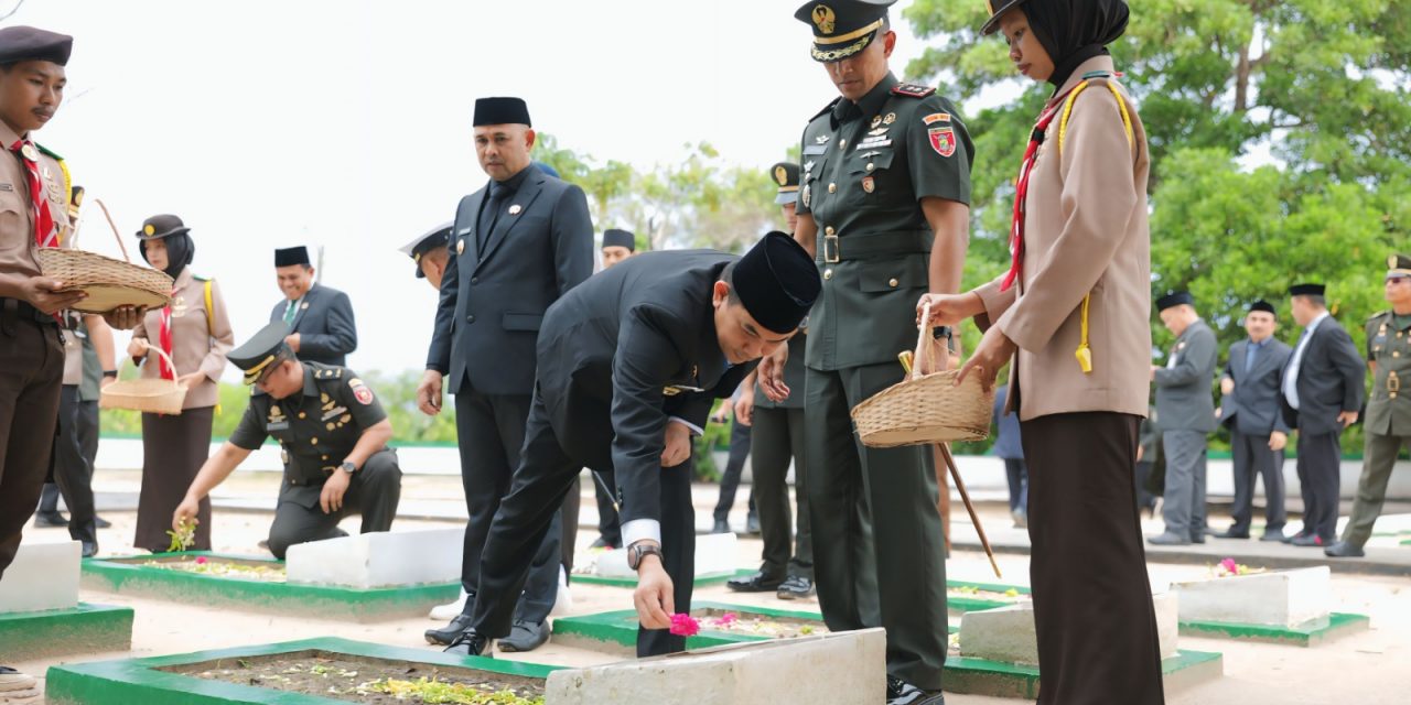 Bupati Tanbu Bersama Forkopimda Laksanakan Ziarah ke Makam Pahlawan Mattone