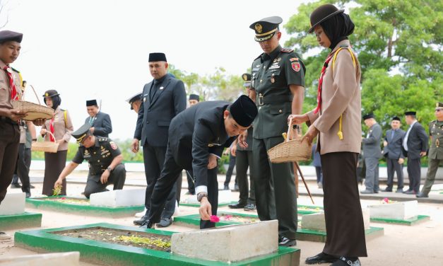 Bupati Tanbu Bersama Forkopimda Laksanakan Ziarah ke Makam Pahlawan Mattone