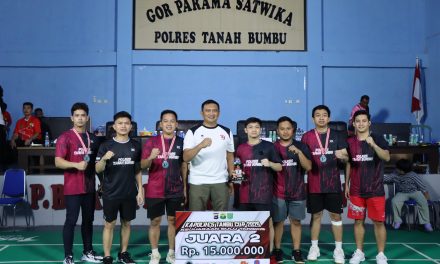 Meriahnya Final Bulutangkis Kapolres Tanah Bumbu CUP 2025, PB Selaru Putra Raih Juara