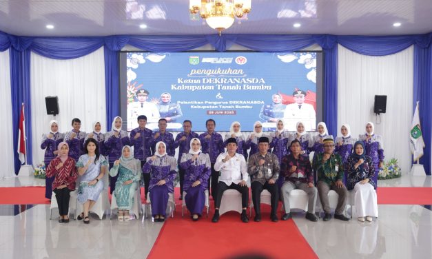 Bupati Tanbu Kukuhkan Ketua Dekranasda Tanbu 2025-2030 di Pendopo Kantor Bupati