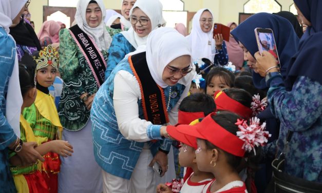 Gebyar PAUD Tanbu 2025 Resmi Dibuka Bunda PAUD Tanbu Ny. Andi Irmayani Rudi Latif