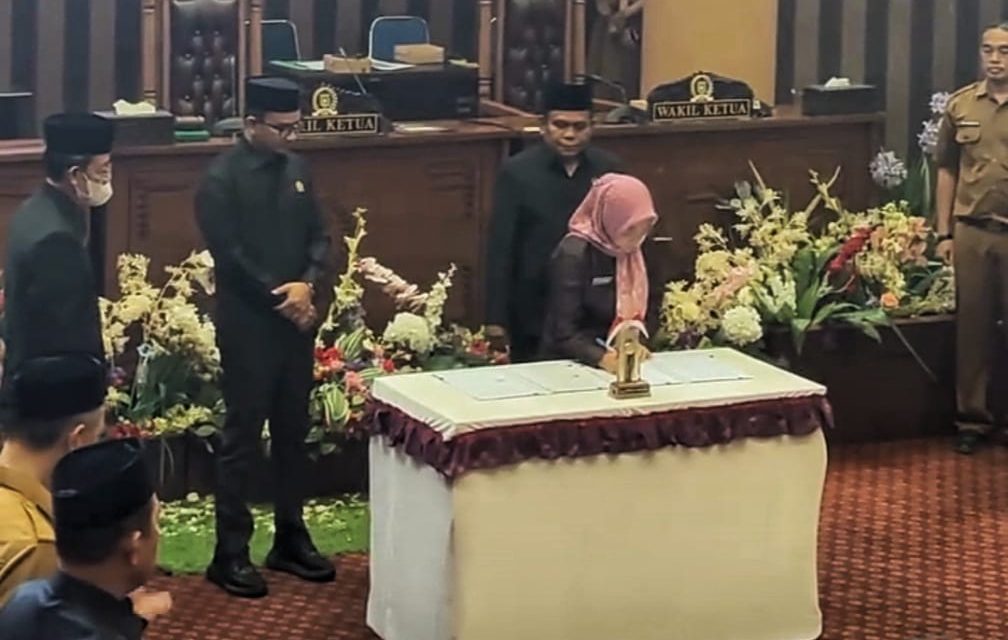 DPRD Tanbu Gelar Rapat Paripurna Penandatanganan Nota Kesepakatan KUA PPAS Perubahan Anggaran 2025