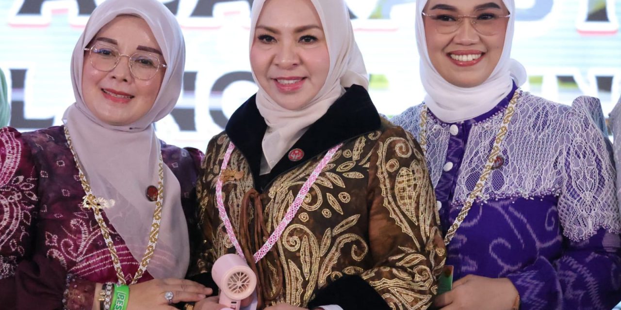 Ketua Dekranasda Tanbu Hadiri Acara HUT ke-45 Dekranas