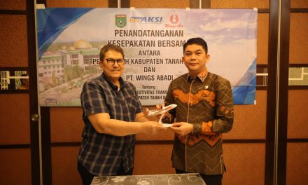 Bupati Tanbu Tandatangani MoU Bersama CEO Super Air Jet