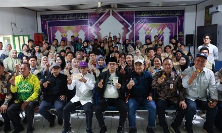 Bupati Tanbu Berdialog Hangat Bersama Mahasiswa KKN Tematik FPIK ULM