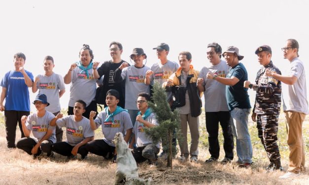 PWI Tanbu dan Pelindo Tanam Pohon di Pantai Rindu Alam, Libatkan Guru dan Pelajar