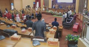 Sekda Yulian Herawati Wakili Bupati Tanbu di Rapat Paripurna Penyampaian Raperda Inisiatif