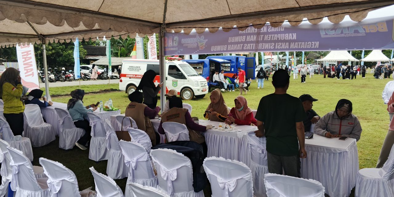 Pemkab Tanbu Gelar Aksi Sinergitas Merah Putih di Lapangan Sepak Bola Samping Kantor Desa Kersik Putih