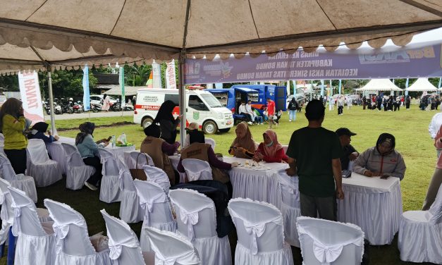 Pemkab Tanbu Gelar Aksi Sinergitas Merah Putih di Lapangan Sepak Bola Samping Kantor Desa Kersik Putih