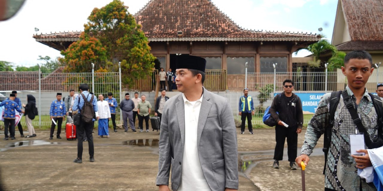 Masyarakat Antusias Sambut Pembukaan Rute Penerbangan Pertama Batulicin-Makassar