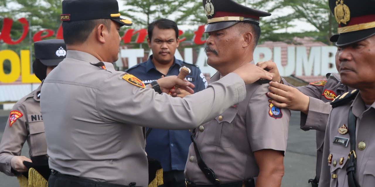 Kapolres Tanbu Pimpin Upacara Sertijab Kasat Tahti, Kapolsek Mantewe, dan Kapolsek Batulicin