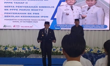 Bupati Tanbu Pimpin Kegiatan Pengambilan Sumpah dan Penyerahakn Simbolis SK PPPK