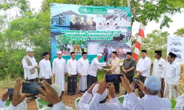 Melalui Peletakan Batu Pertama, PCNU Tanbu Segera Mulai Pembangunan Kantor Baru