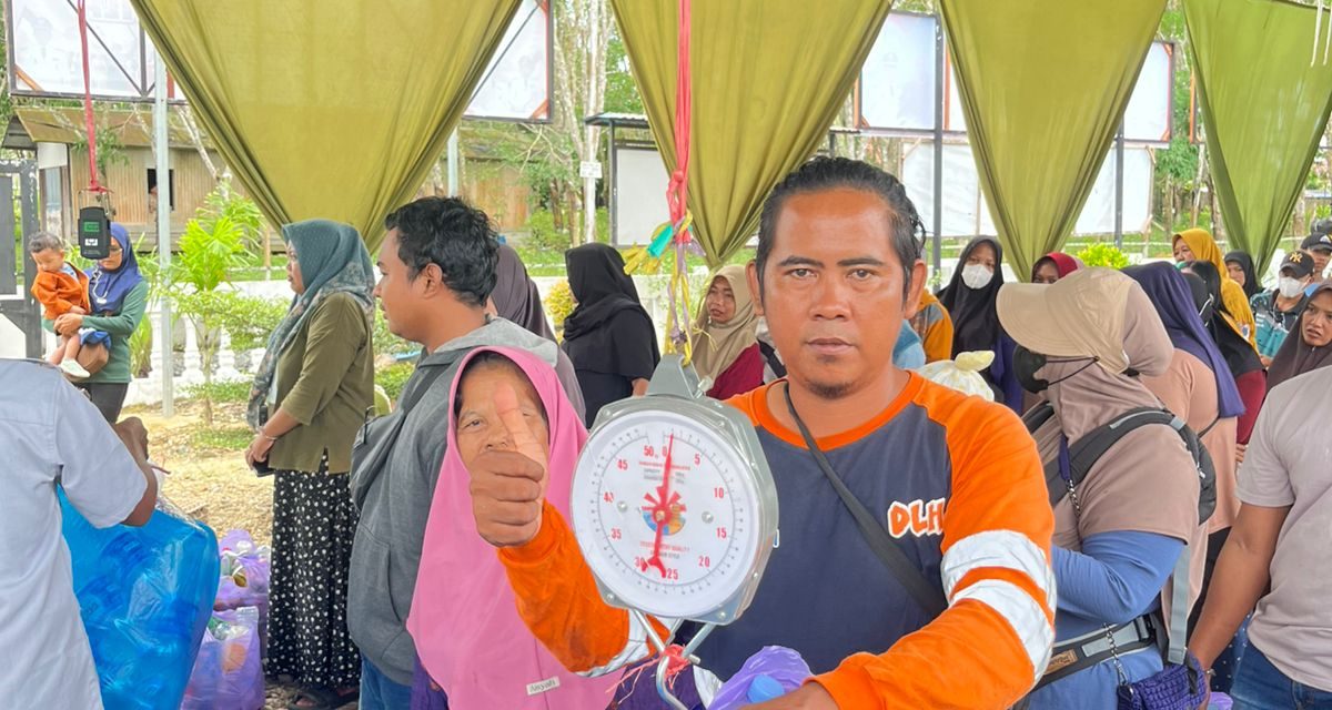 Disambut Antusias Warga Angsana, PT Borneo Indobara Gelar Tukar Sampah dengan Sembako