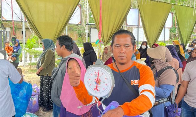 Disambut Antusias Warga Angsana, PT Borneo Indobara Gelar Tukar Sampah dengan Sembako