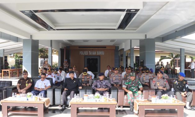 Ketua DPRD Tanbu Hadiri Apel Pasukan Operasi Zebra Intan 2025 di Lapangan Apel Polres Tanbu