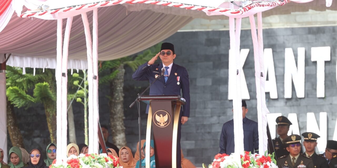 Bupati Tanbu Sebagai Inspektur Upacara Peringatan Hari Bela Negara ke-77 di Gunung Tinggi Batulicin