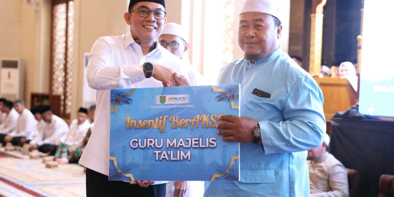 Para Guru Pondok Pesantren Mendapatkan Insentif dari Bupati Tanbu