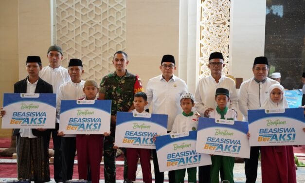 Bupati Tanbu Launching Beasiswa BerAksi dan Penyalur Pondok Pesantren, Guru Ngaji, dan Guru Majelis Ta’lim