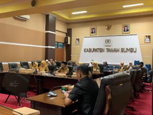 Komisi I DPRD Tanbu Gelar Raker Bersama Dinas Pendidikan Setempat Guna Evaluasi Program Pendidikan