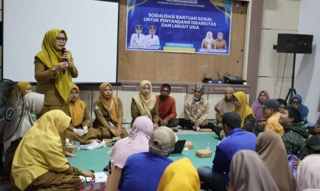 Pemkab Tanbu Melalui Dinas Sosial Salurkan Bansos untuk Disabilitas dan Lansia