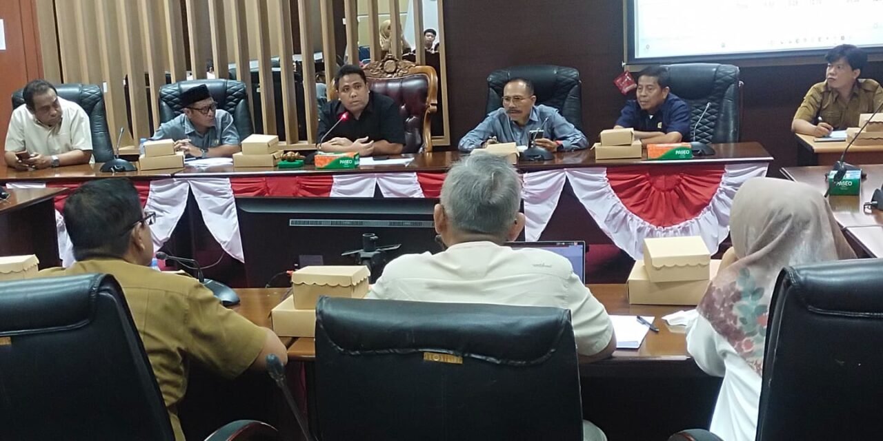 DPRD Tanbu Gelar Raker Gabungan Bersama DLH Bahas Pencemaran Lingkungan