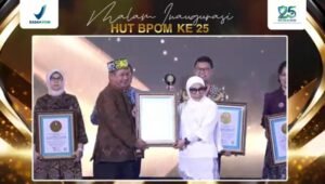 Nur Andi Arinawati Arsyad Terima LEPRID Prestasi Indonesia–Dunia di HUT ke-25 BPOM