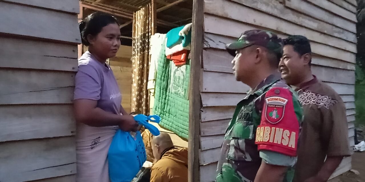 Koramil 1022-05/Karang Bintang Laksanakan Rutin Jumat Berkah Salurkan Bantuan Sosial