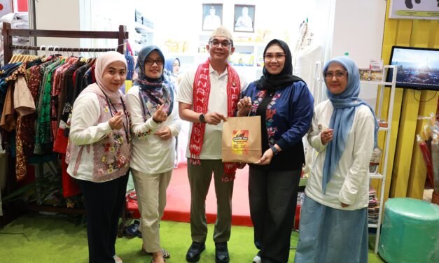 Bupati Tanbu Laksanakan Kunjungan ke Stan Inacraft 2026 di JICC