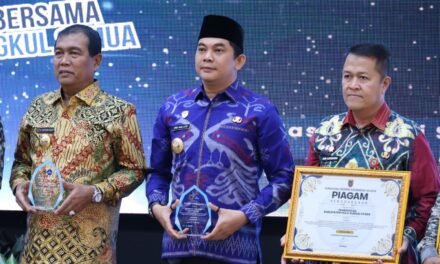 Pemkab Tanbu Raih 2 Penghargaan di Rakor Percepatan Pembangunan Kalsel