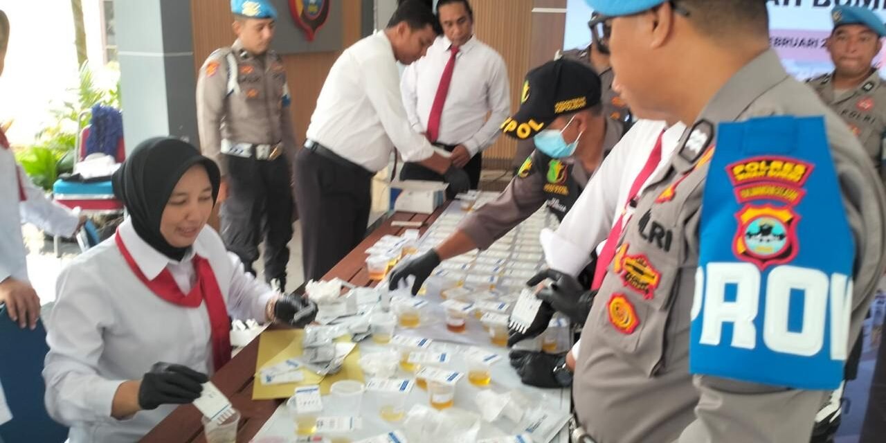 Personel Polres Tanbu Laksanakan Tes Urine di Pendopo Gajah Mada Polres Tanbu