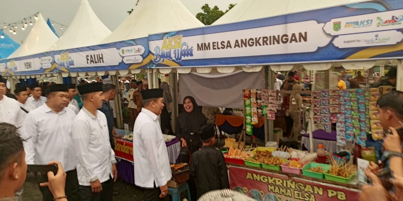 Bupati Tanbu Resmi Buka Aksi Bejual Wadai di Depan Masjid Agung Al Falah