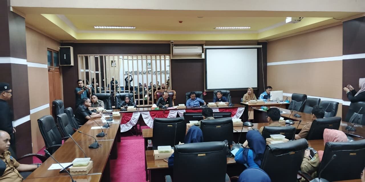 DPRD Tanbu Bersama Pemkab Tanbu Gelar Rapat Gabungan Komisi Bahas Bencana Banjir di Desa Sarigadung