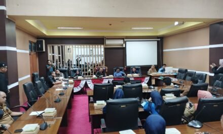 DPRD Tanbu Bersama Pemkab Tanbu Gelar Rapat Gabungan Komisi Bahas Bencana Banjir di Desa Sarigadung