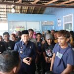 Bupati Tanbu Temui Penumpang Kapal yang Tertunda Keberangkatannya dan Siapkan Dapur Umum BerAKSI untuk Berbuka dan Sahur