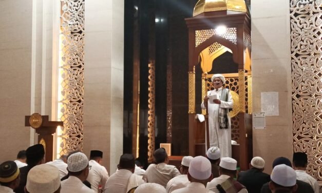 Bupati Tanbu Menunaikan Sholat Idul Fitri 1447 Hijriah di Masjid Agung Al Falah