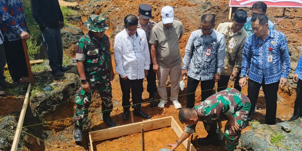 Peletakan Batu Pertama Koperasi Merah Putih di Desa Manunggal Dihadiri Koramil 1022-05/ Karang Bintang