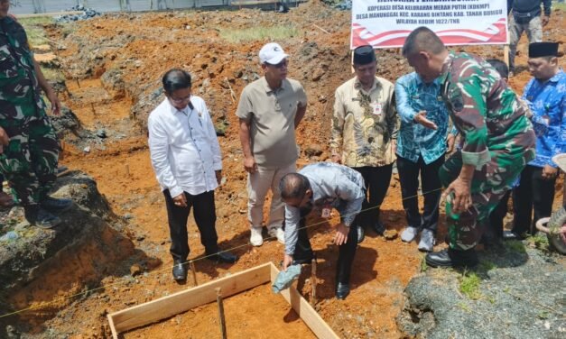 Pemkab Tanbu Hadiri Peletakan Batu Pertama Pembangunan KDKMP di Desa Manunggal
