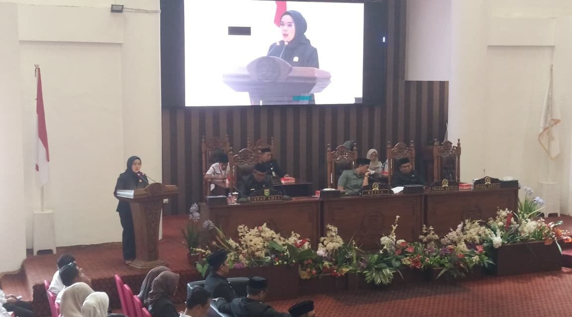 DPRD Tanbu Gelar Rapat Paripurna Penyampaian Pemandangan Umum Fraksi Terhadap Raperda Pencabutan Perda No.6 2020