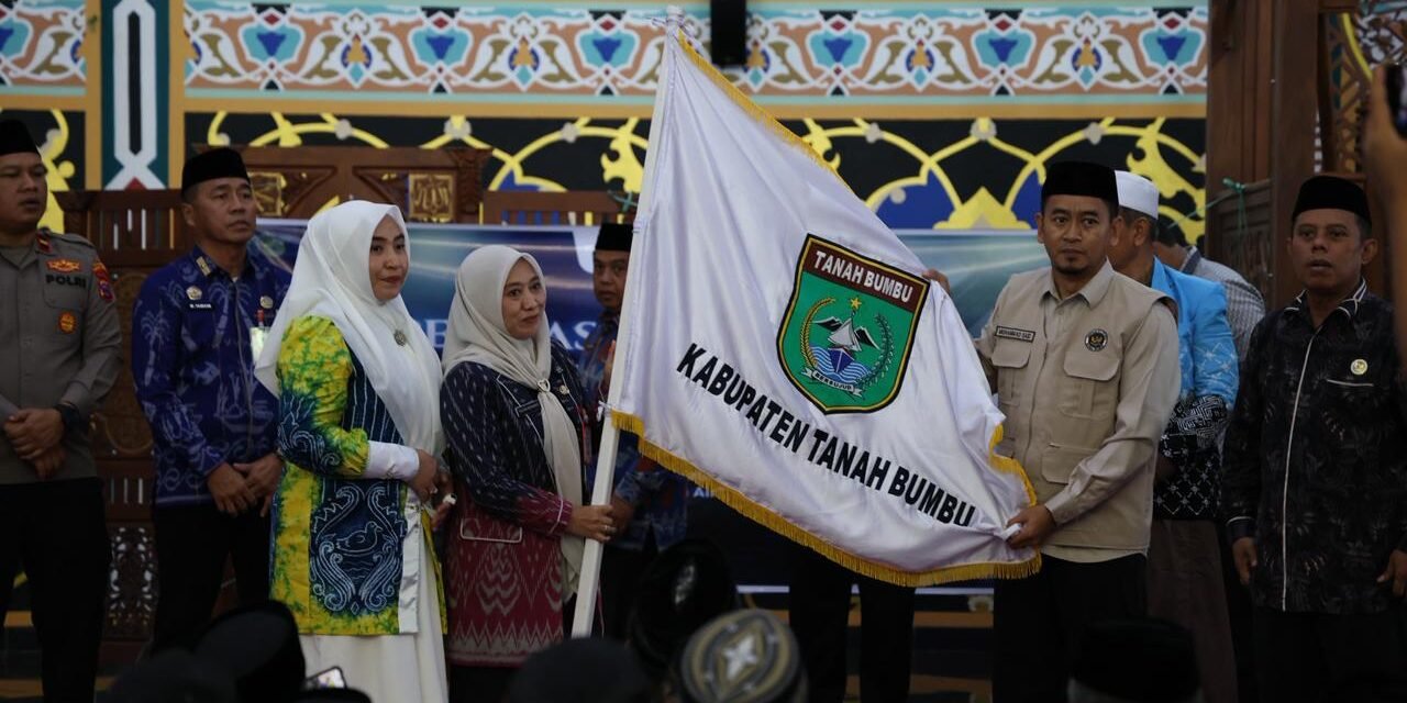 Bupati Tanbu Melalui Sekda Yulian Herawati Lepas 239 Jamaah Calon Haji Asal Tanbu