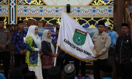 Bupati Tanbu Melalui Sekda Yulian Herawati Lepas 239 Jamaah Calon Haji Asal Tanbu
