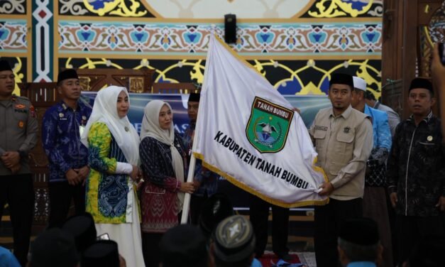 Bupati Tanbu Melalui Sekda Yulian Herawati Lepas 239 Jamaah Calon Haji Asal Tanbu