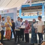 Bupati Tanbu Serahkan Santunan Jaminan Sosial Ketenagakerjaan Bersama Kepala BPJS Ketenagakerjaan Cabang Batulicin