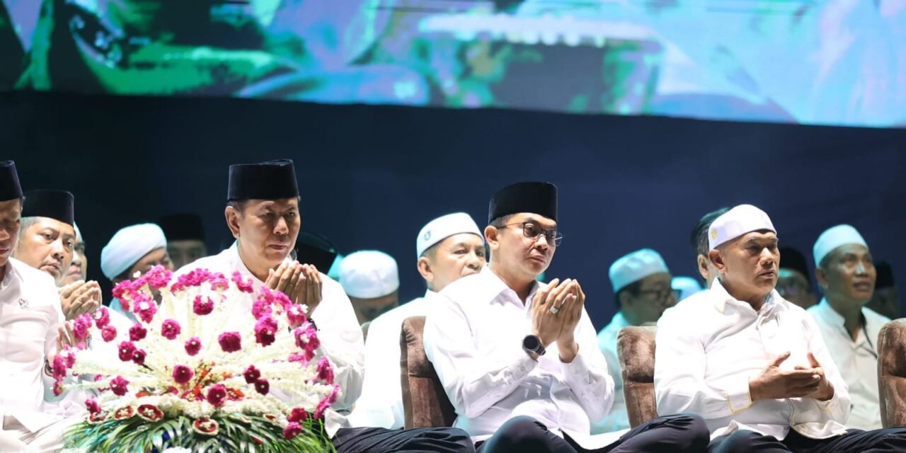 Bupati Tanbu Hadiri Tablik Akbar dan Haul ke-6 H. Andi Arsyad Petta di Halaman Masjid Al Falah