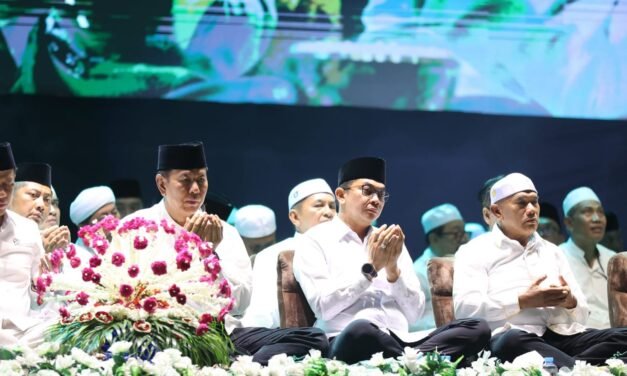 Bupati Tanbu Hadiri Tablik Akbar dan Haul ke-6 H. Andi Arsyad Petta di Halaman Masjid Al Falah