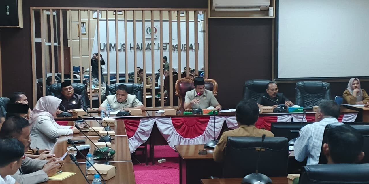 Raker Gabungan Komisi DPRD Tanbu Bahas Progres SHM Desa Tri Martani yang Melibatkan BPN Tanbu
